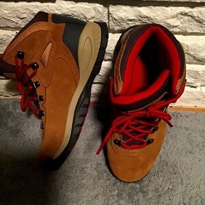 Columbia women hiking shoes